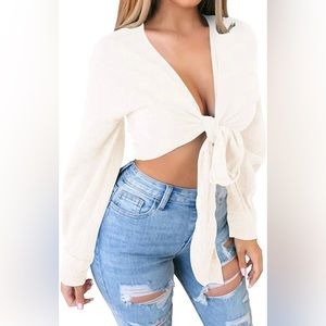 ✨SOLD✨Tie Front Long Sleeve Crop Top